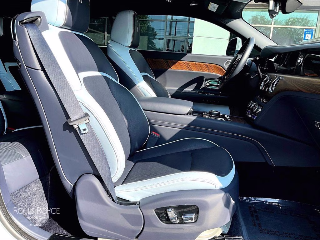 mph007_1364194381_scatk2c05ru218785_2024_rolls_royce_spectre_arctic_white_8_113769_1f518e6782
