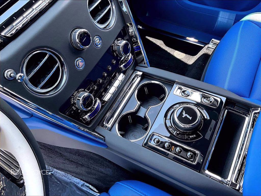 mph007_1584449567_sla23ha02vu236797_2027_rolls_royce_cullinan_darkest_tungsten_8_111455_03ccb417f8