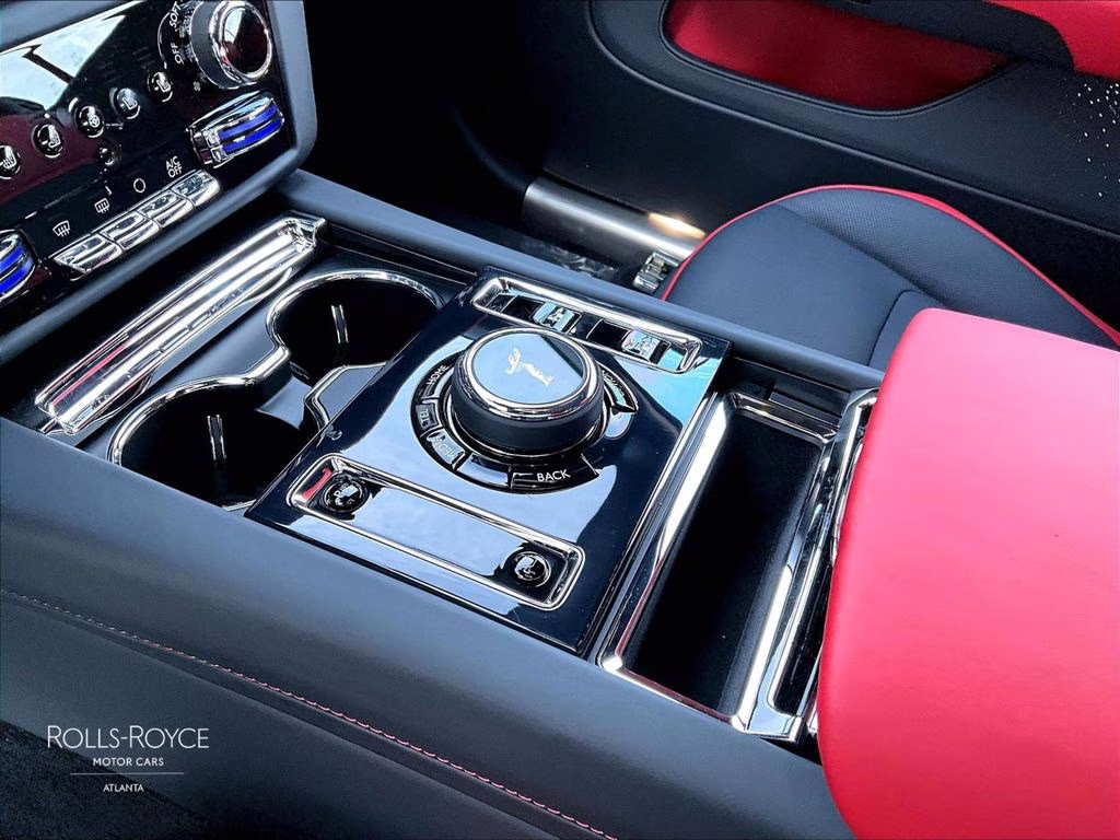 mph007_1606716742_scatk2c00su227738_2025_rolls_royce_spectre_arctic_white_8_109366_c41a3cd14a