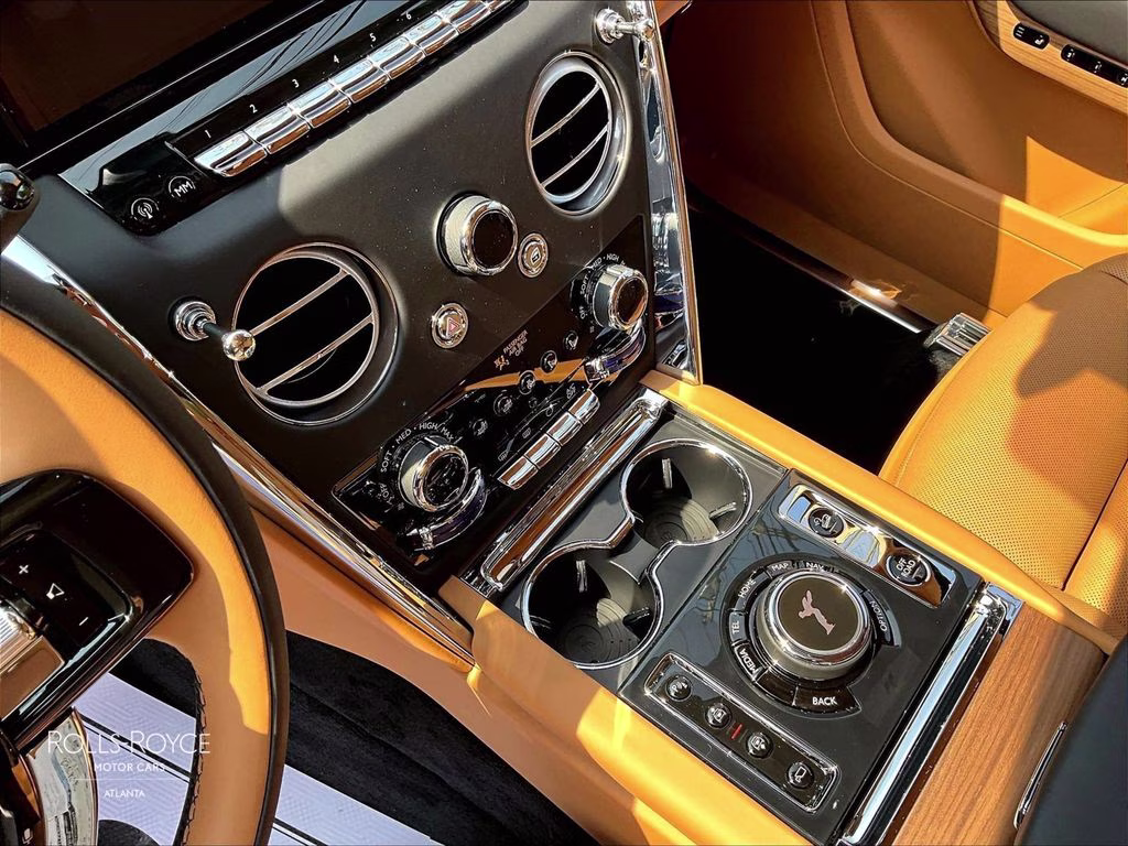mph007_1627782363_sla23ha08vu236920_2027_rolls_royce_cullinan_dark_emerald_8_111982_1bcf6eade2