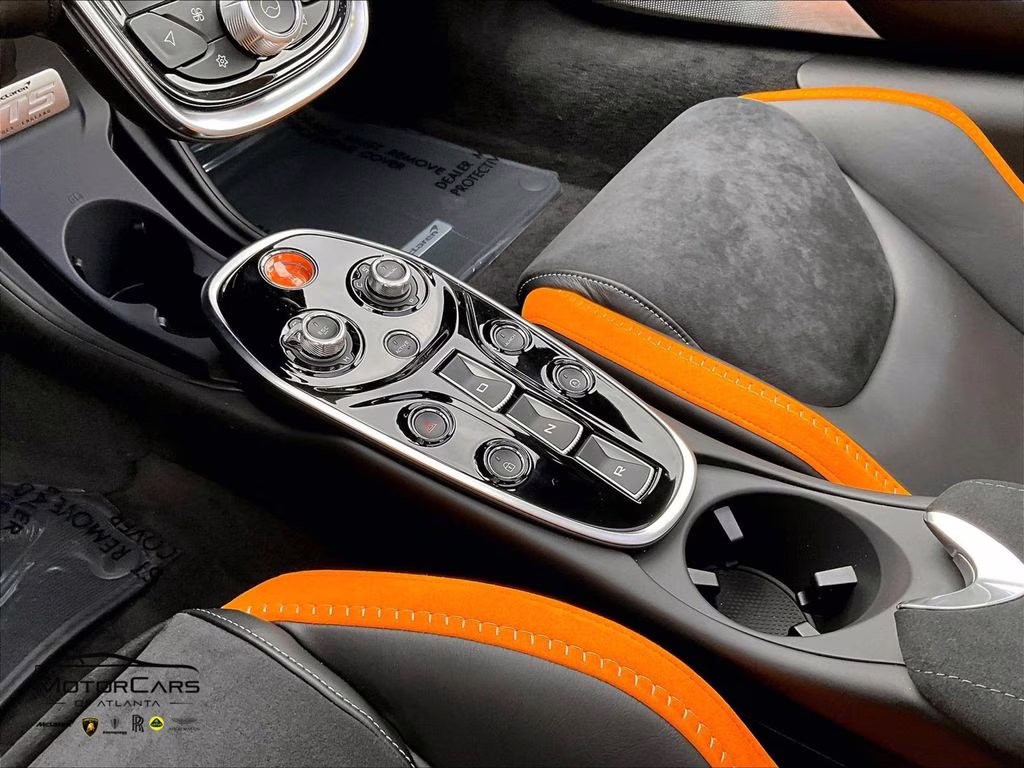 mph007_1831543716_sbm22gca7tw003583_2026_mclaren_gts_plateaux_8_109366_841341c7eb