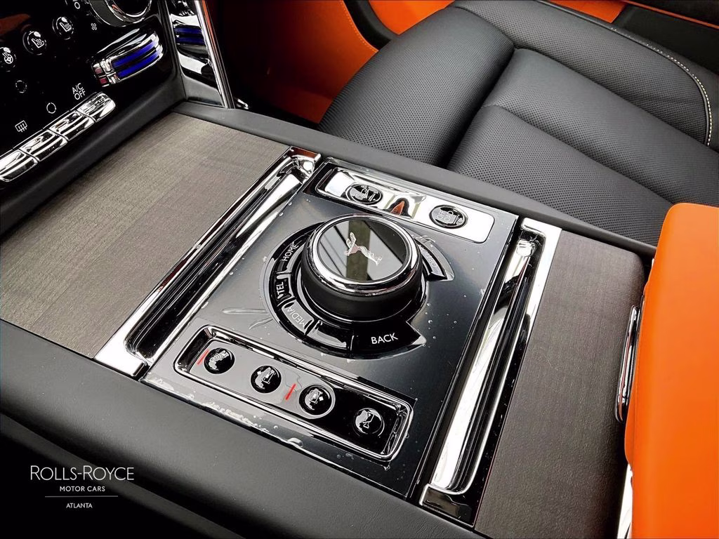 mph007_2296670872_sla23ha03vu236243_2027_rolls_royce_cullinan_tempest_grey_8_111979_4df973167c