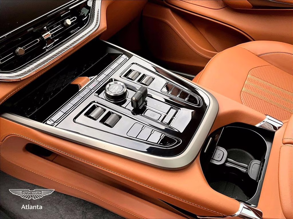 mph007_2357034362_sd7vujdw0ttv13945_2026_aston_martin_dbx_707_oberon_black_8_109367_8224a6b8f4