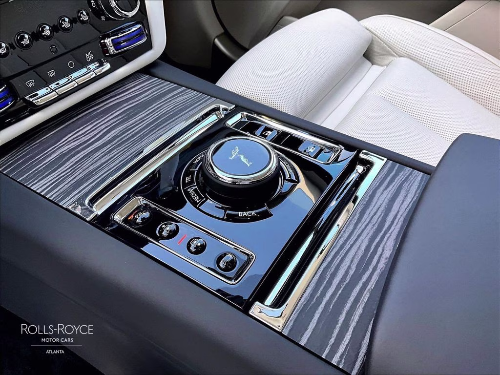 mph007_2448637107_sca23gz07vu236535_2027_rolls_royce_ghost_black_diamond_8_112746_6e8fab1ead