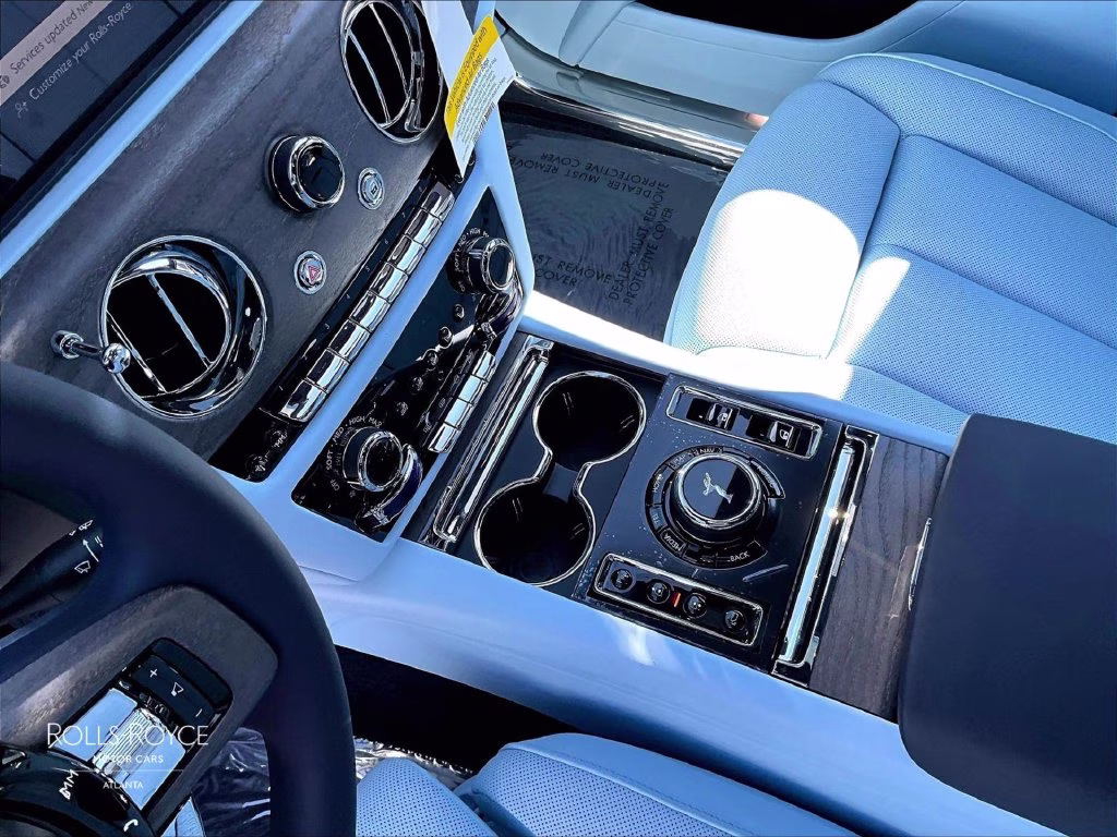 mph007_261638723_sca23gz09vu237847_2027_rolls_royce_ghost_silver_8_114454_a33960c7b3