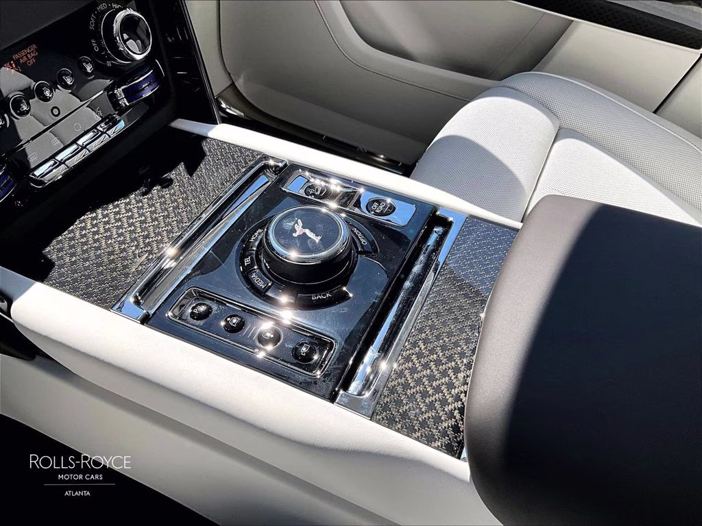 mph007_2840014447_sla33ha01vu236374_2027_rolls_royce_black_badge_cullinan_monteverde_8_111286_ec9323566c