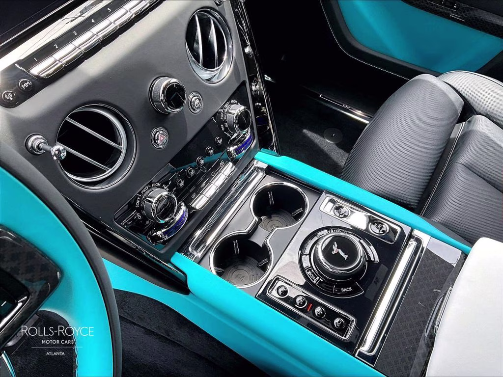 mph007_2981382975_sla33ha02vu236593_2027_rolls_royce_black_badge_cullinan_mustique_blue_8_111622_765d7ed899