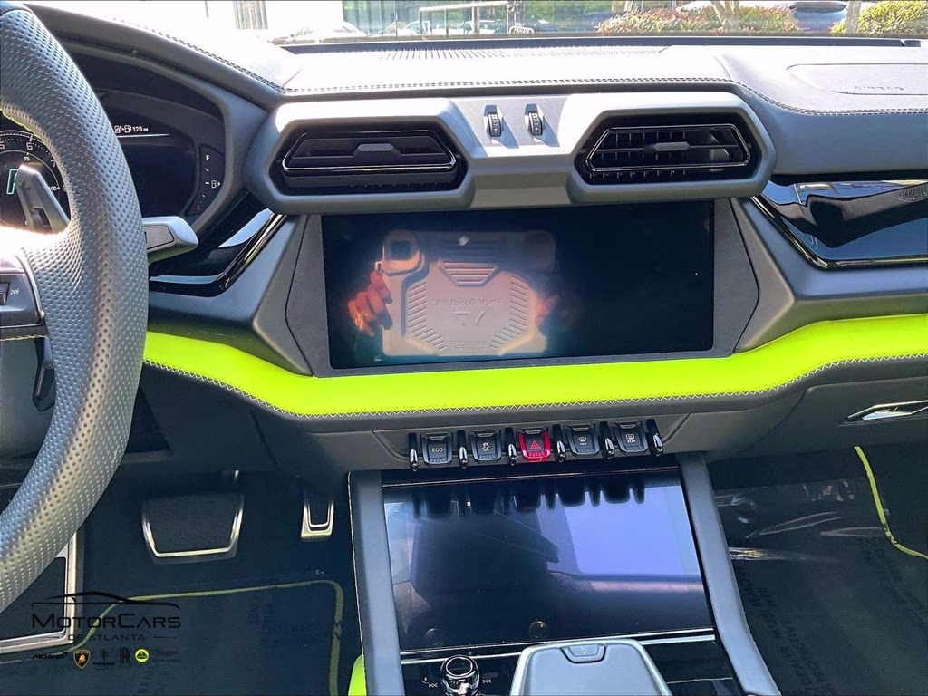mph007_336998014_zpbud6zl8sla39743_2025_lamborghini_urus_se_verde_scandal_8_113824_8632f44fda