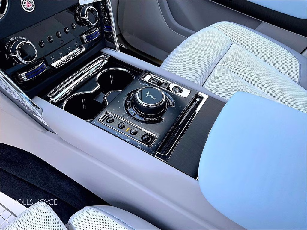 mph007_3471616419_sla13ha0xtu234675_2026_rolls_royce_cullinan_tempest_gray_8_109367_9286eba131