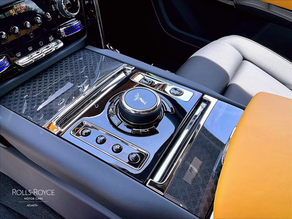 mph007_3711396899_sla33ha02vu236755_2027_rolls_royce_black_badge_cullinan_tempest_grey_8_111513_481de83d45