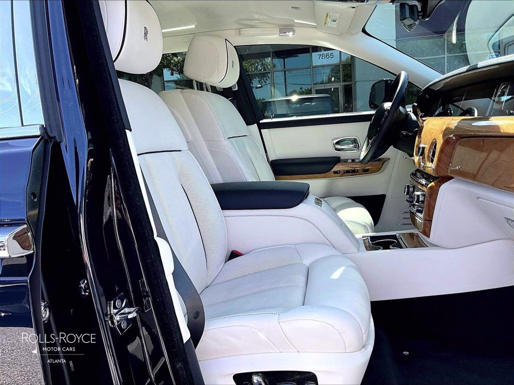 mph007_3758348043_sca13he05tu233685_2026_rolls_royce_phantom_midnight_sapphire_8_113105_293049e3bc