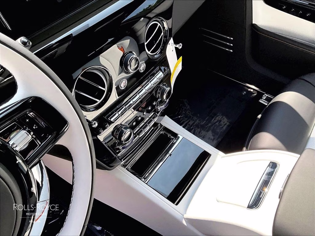 mph007_3860590113_sca43he08vu236970_2027_rolls_royce_phantom_ewb_two_tone_tempest_grey_wblack_diamond_8_112726_90c5444b1b
