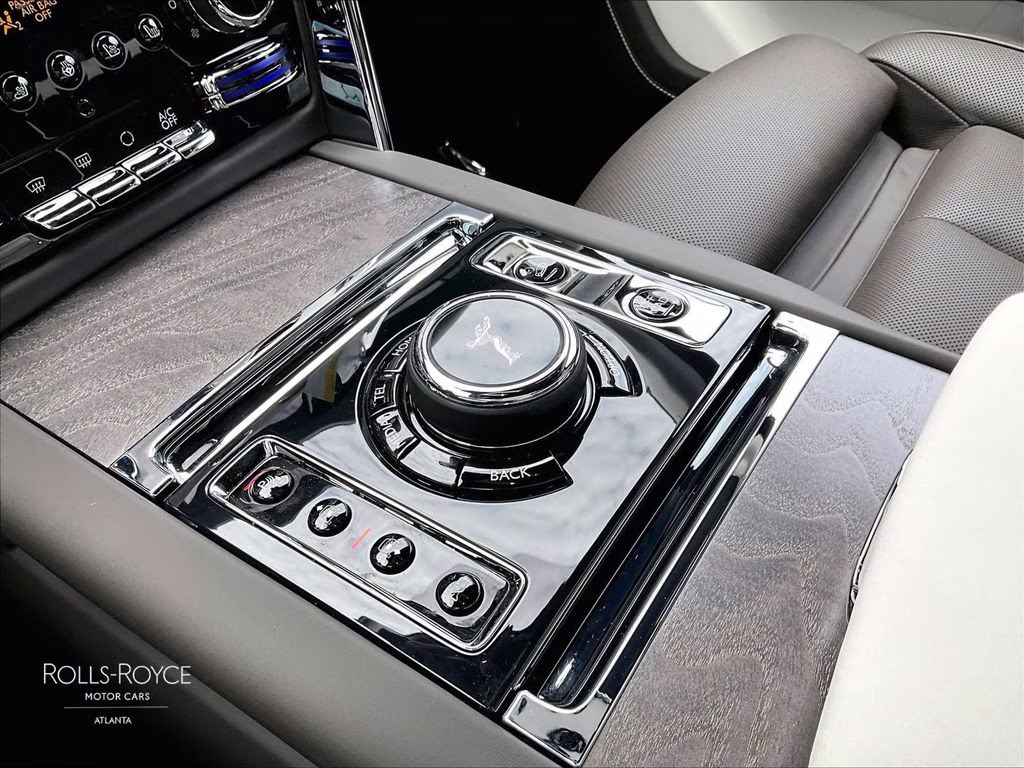 mph007_561391067_sla23ha0xvu237132_2027_rolls_royce_cullinan_monteverde_8_112889_9fda9b7582