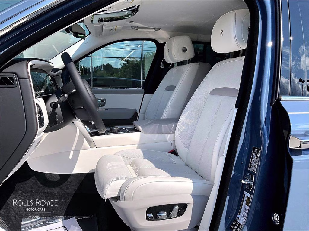 mph008_1168197397_sla23ha03vu236825_2027_rolls_royce_cullinan_wittering_blue_9_112055_20df28ca30