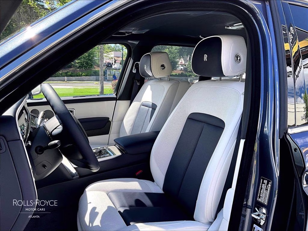 mph008_1905357012_sla23ha07vu236617_2027_rolls_royce_cullinan_iguazu_blue_9_111742_a7695a59c3