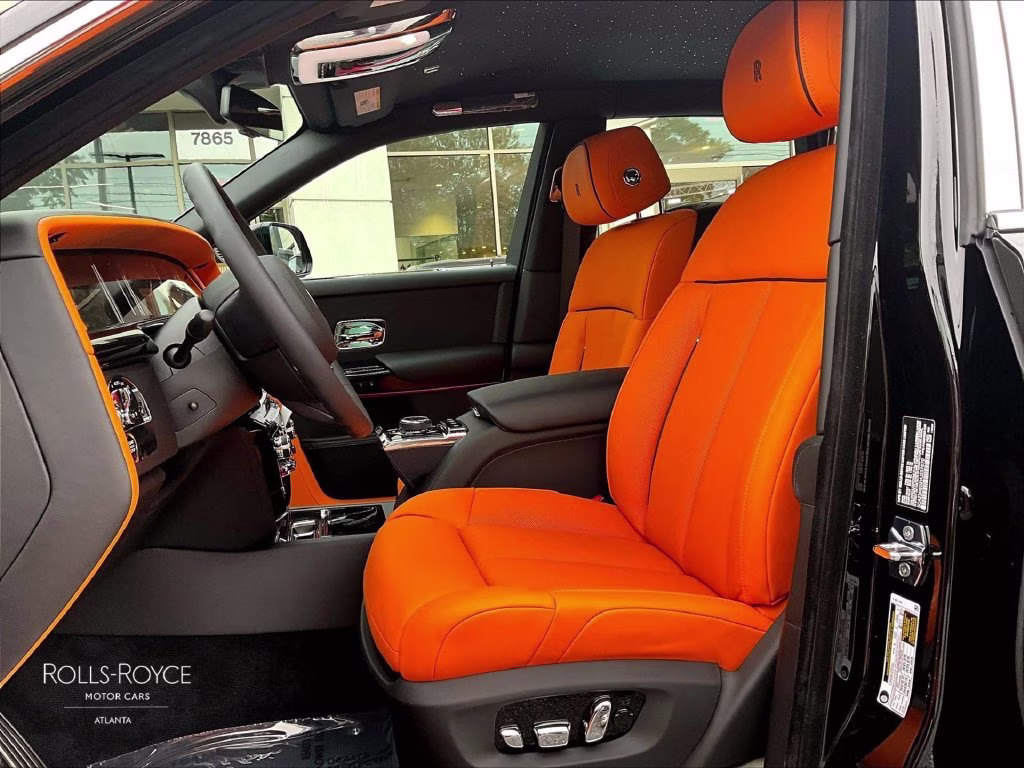 mph008_1978253889_sca23he02vu237670_2027_rolls_royce_phantom_black_diamond_9_114342_8585e2a4c7