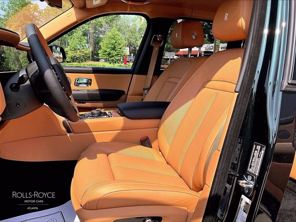 mph008_1987126583_sla23ha08vu236920_2027_rolls_royce_cullinan_dark_emerald_9_111982_424074760c