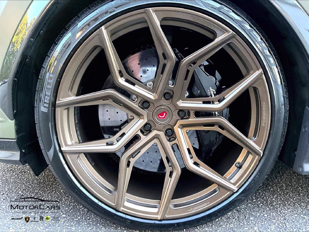mph008_2082970095_zpbuc3zl8pla26127_2023_lamborghini_urus_performante_verde_turbine_lucido_metallic_9_114294_aec3f49a85