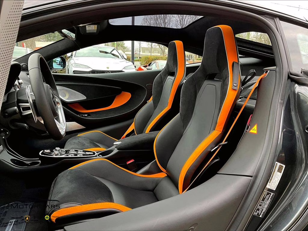 mph008_2295404336_sbm22gca7tw003583_2026_mclaren_gts_plateaux_9_109366_9de21c6008