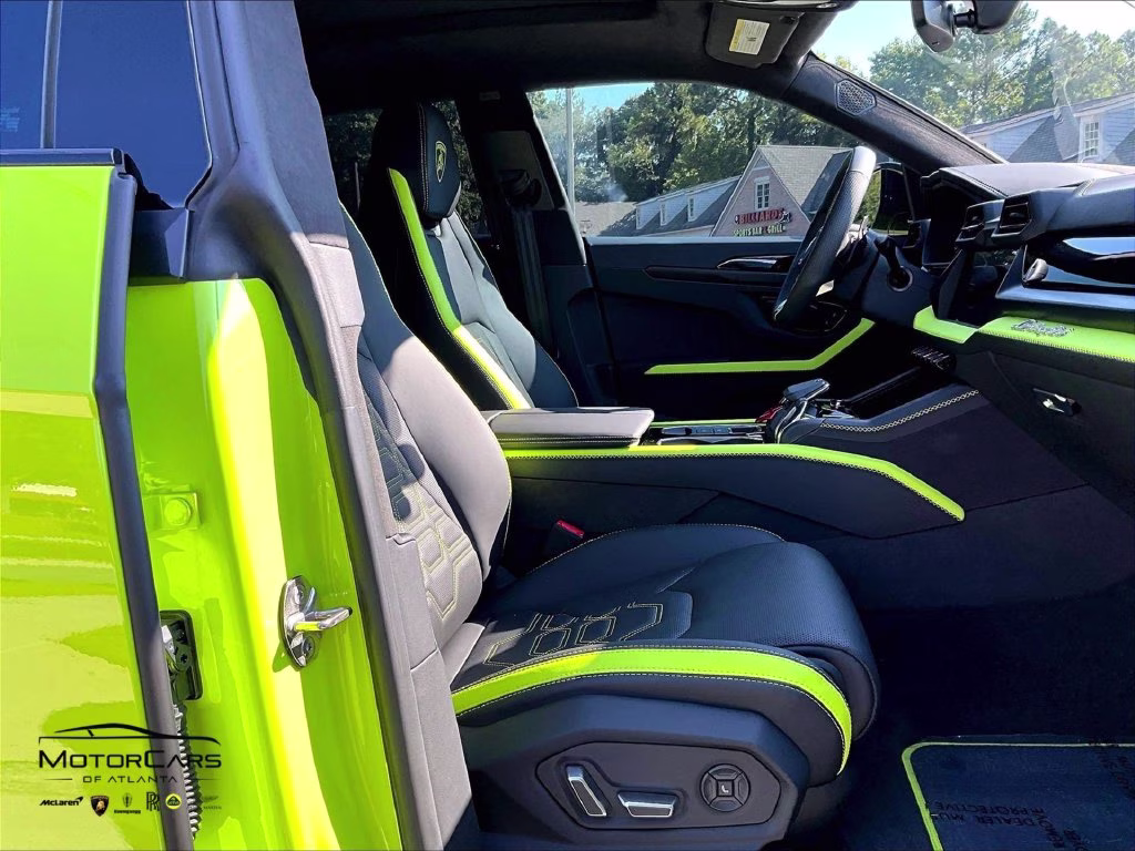 mph008_2651736038_zpbud6zl8sla39743_2025_lamborghini_urus_se_verde_scandal_9_113824_a5f249cbfe