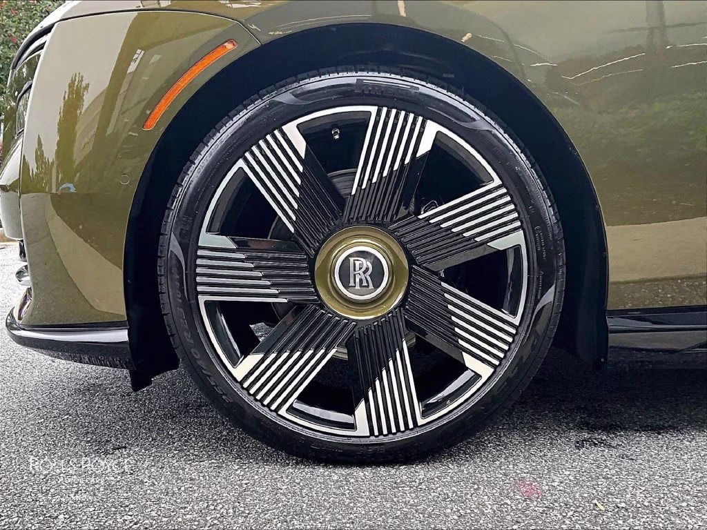 mph008_2717124284_scatk2c06ru226233_2024_rolls_royce_spectre_two_tone_chartreuse_black_diamond_9_114358_3f0bbfa650