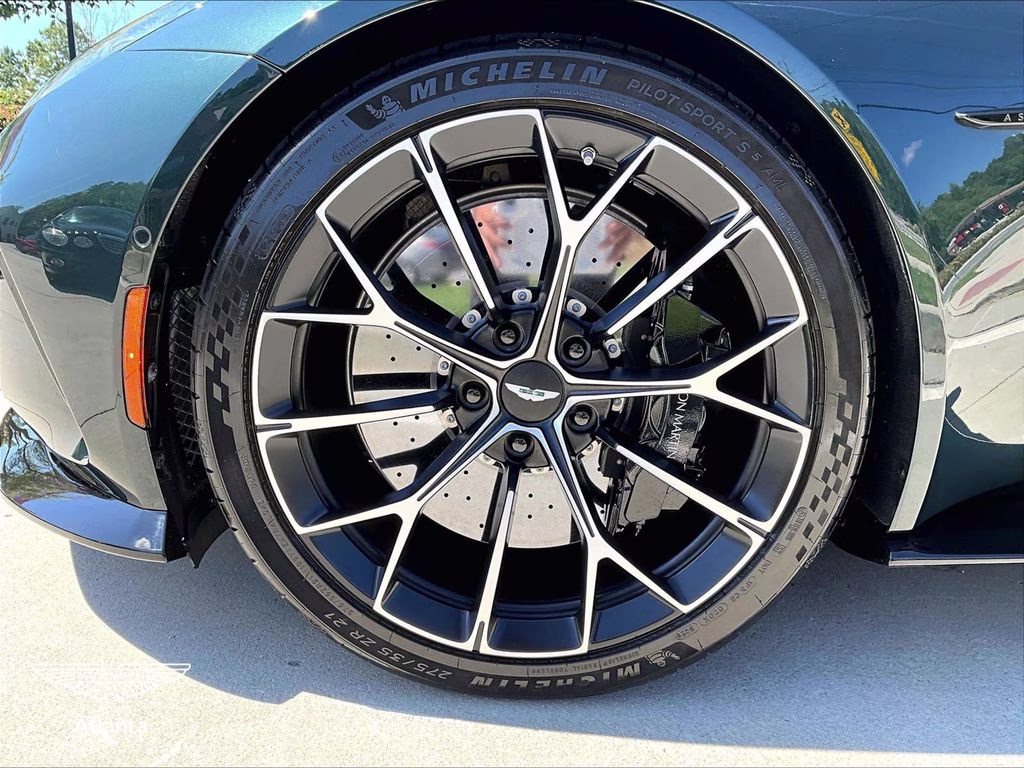 mph008_2784902760_scfsmgmw1tgn11637_2026_aston_martin_vantage_s_green_9_113609_ec87746669