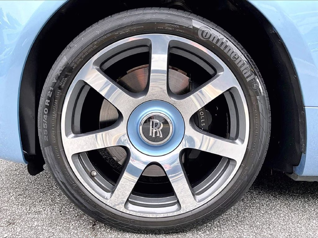 mph008_3104629229_sca666d50hu107143_2017_rolls_royce_dawn_bespoke_lazuli_blue_9_113969_49d8f93ac1