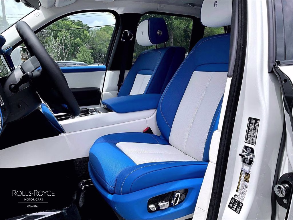mph008_3537452888_sla23ha01vu237066_2027_rolls_royce_cullinan_english_white_9_112726_526c40d6ff