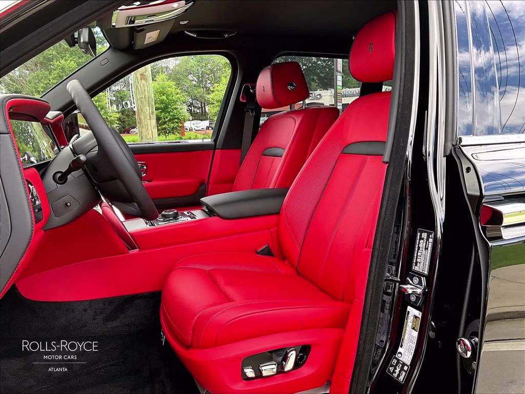 mph008_369032052_sla23ha00vu236801_2027_rolls_royce_cullinan_black_diamond_9_111647_351d1ad050
