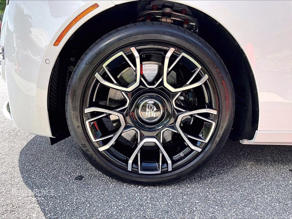 mph008_3707957158_scatd6c00ru222292_2024_rolls_royce_black_badge_ghost_arctic_white_9_112760_10e08986d9