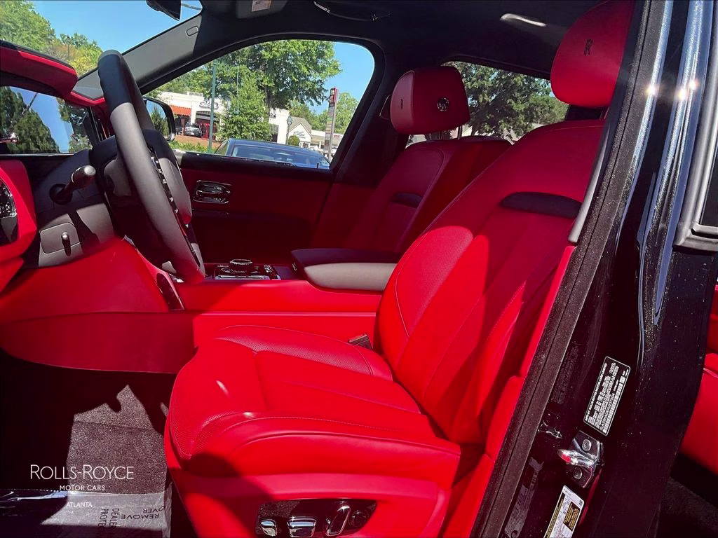 mph008_520661597_sla23ha0xvu237504_2027_rolls_royce_cullinan_black_diamond_9_113417_43f2872abe