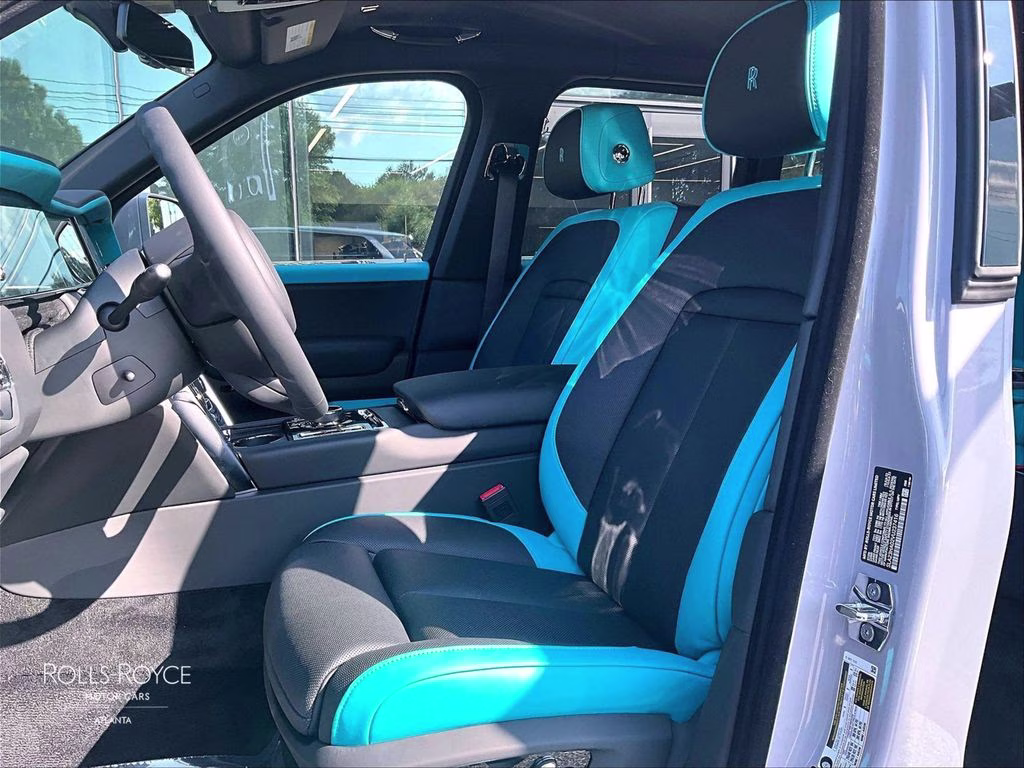 mph008_565441437_sla23ha02vu237416_2027_rolls_royce_cullinan_tempest_gray_9_113423_a4c1b3d442