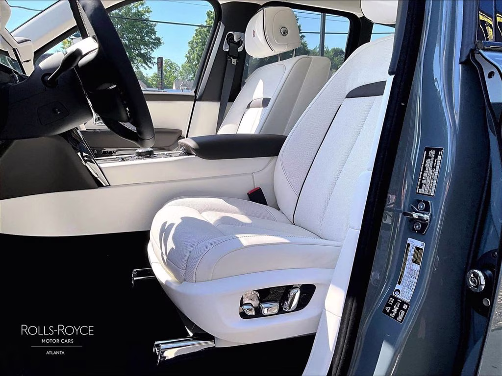 mph008_69411847_sla33ha01vu236374_2027_rolls_royce_black_badge_cullinan_monteverde_9_111286_f31caa2571