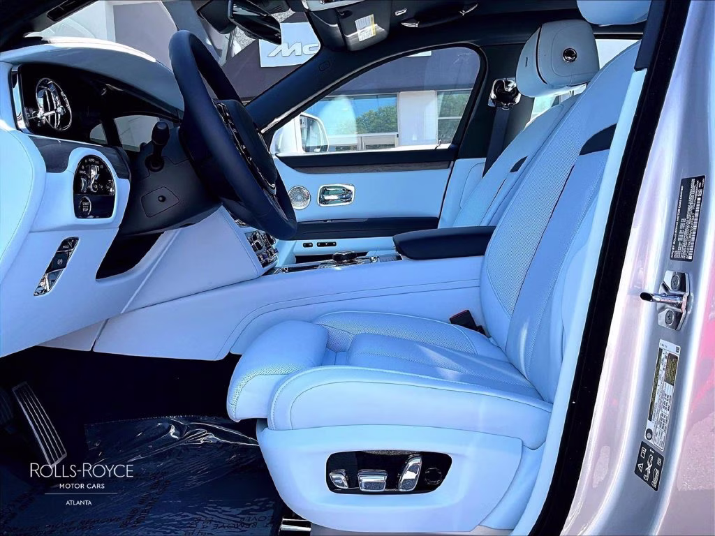 mph008_763124652_sca23gz09vu237847_2027_rolls_royce_ghost_silver_9_114454_de4fd3acba