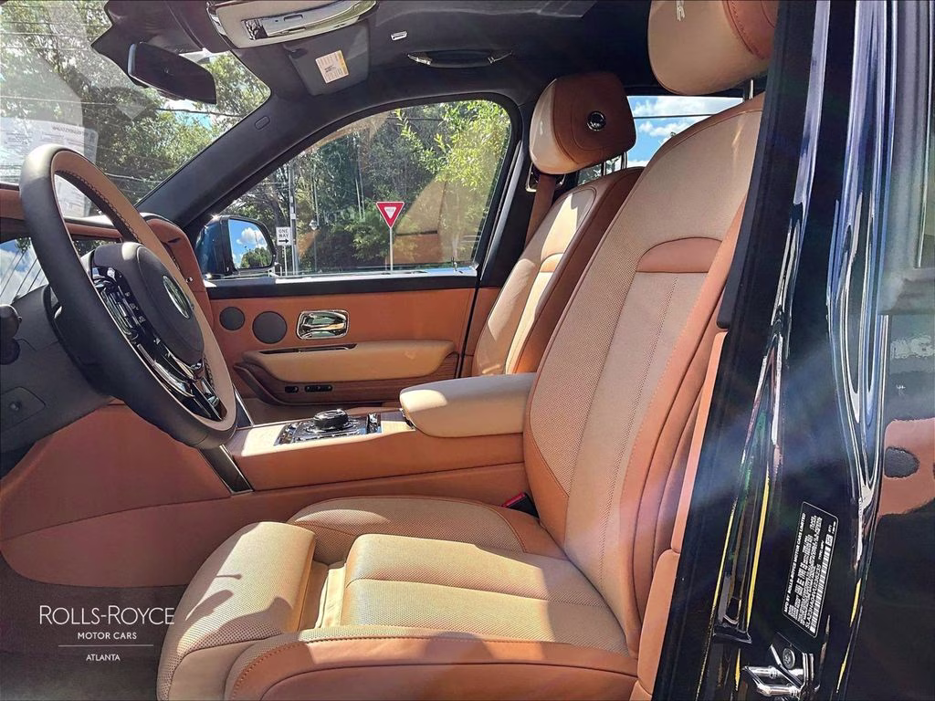 mph008_845898038_sla23ha04vu236235_2027_rolls_royce_cullinan_midnight_sapphire_9_111757_500a1e79cd