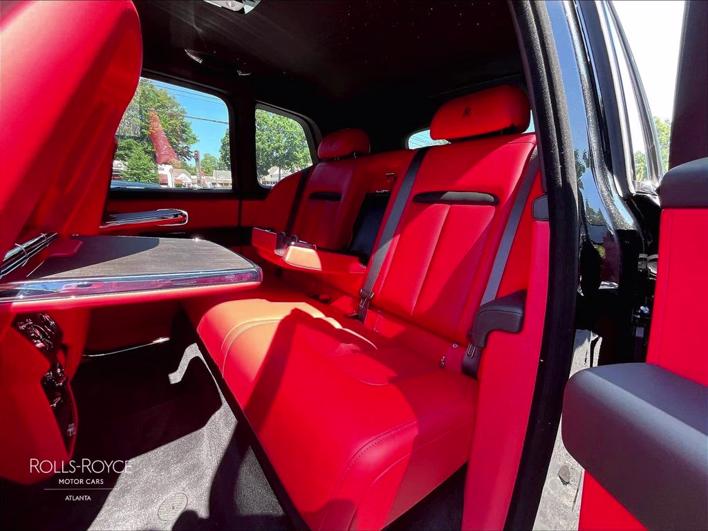 mph009_2247614185_sla23ha0xvu237504_2027_rolls_royce_cullinan_black_diamond_10_113417_d5fc7c3239