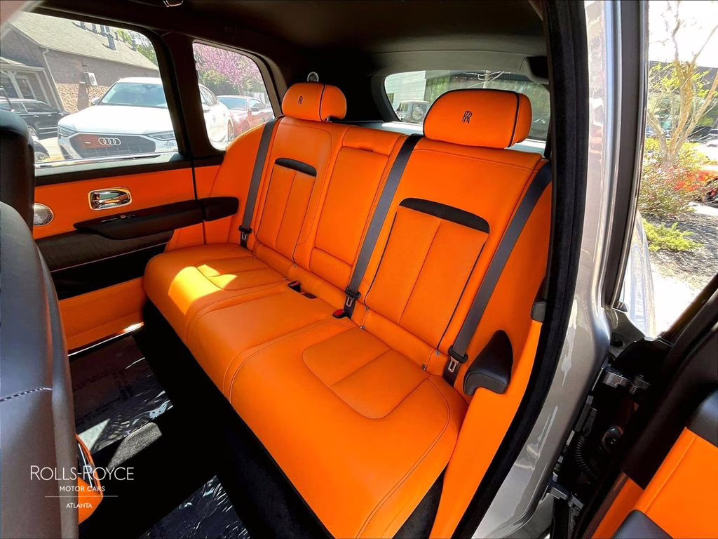 mph009_256545052_sla13ha02tu235142_2026_rolls_royce_cullinan_jubilee_silver_10_109625_298e5e3849