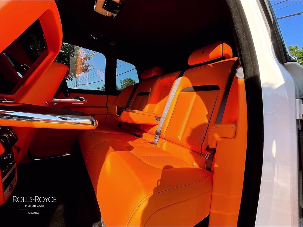mph009_2971474948_sla23ha06vu236799_2027_rolls_royce_cullinan_english_white_10_112114_676955a50c