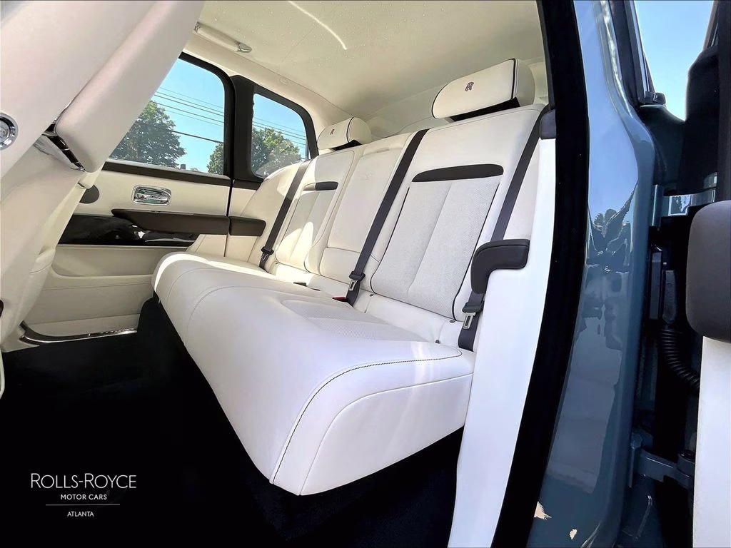 mph009_3524508554_sla33ha01vu236374_2027_rolls_royce_black_badge_cullinan_monteverde_10_111286_880bdd425f