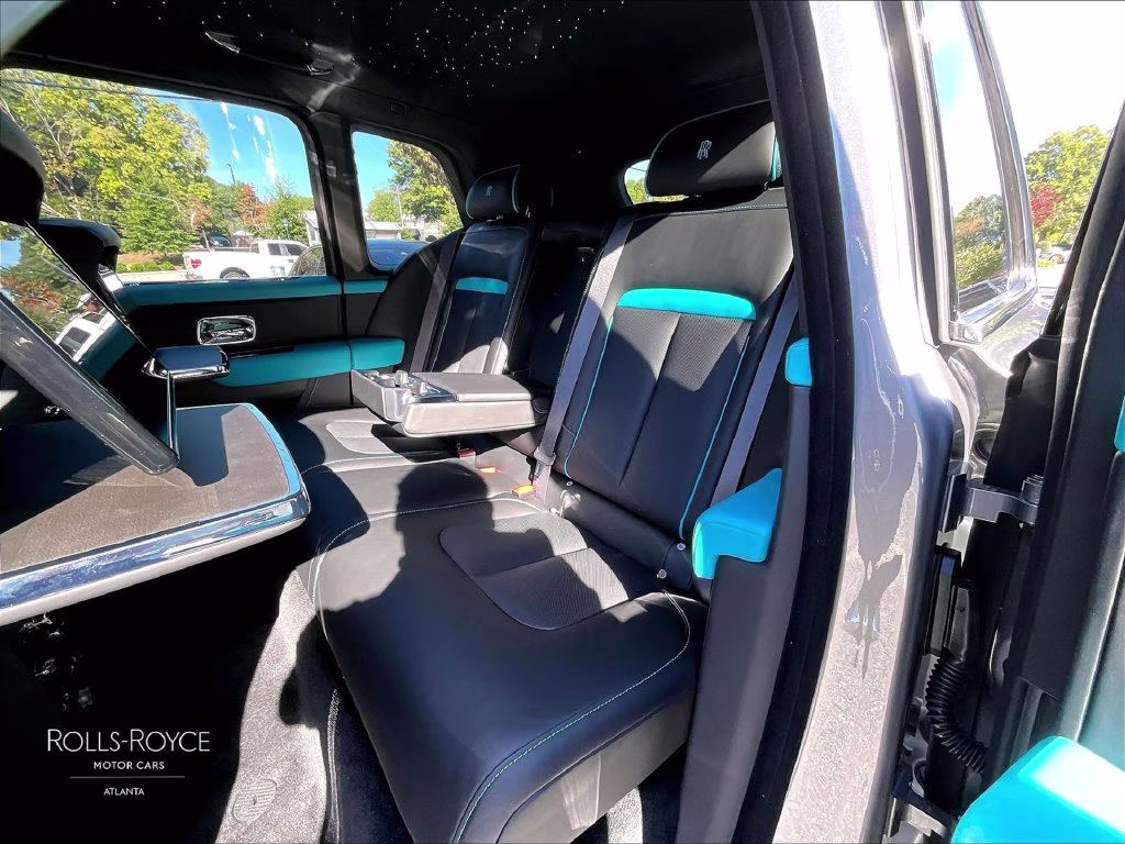 mph009_3625245923_sla23ha04vu238177_2027_rolls_royce_cullinan_silver_10_114742_d5491c8bda