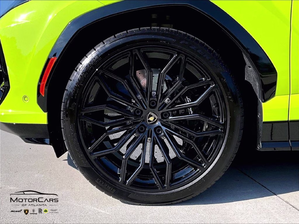 mph009_3656683459_zpbud6zl8sla39743_2025_lamborghini_urus_se_verde_scandal_10_113824_fa01af733e