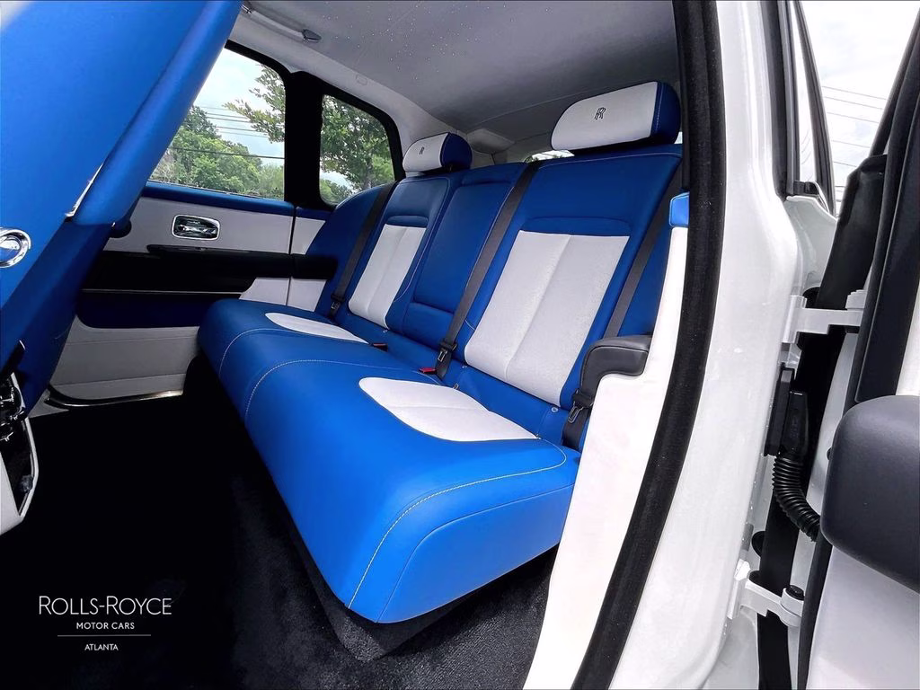 mph009_4013439958_sla23ha01vu237066_2027_rolls_royce_cullinan_english_white_10_112726_ab31ba3e56