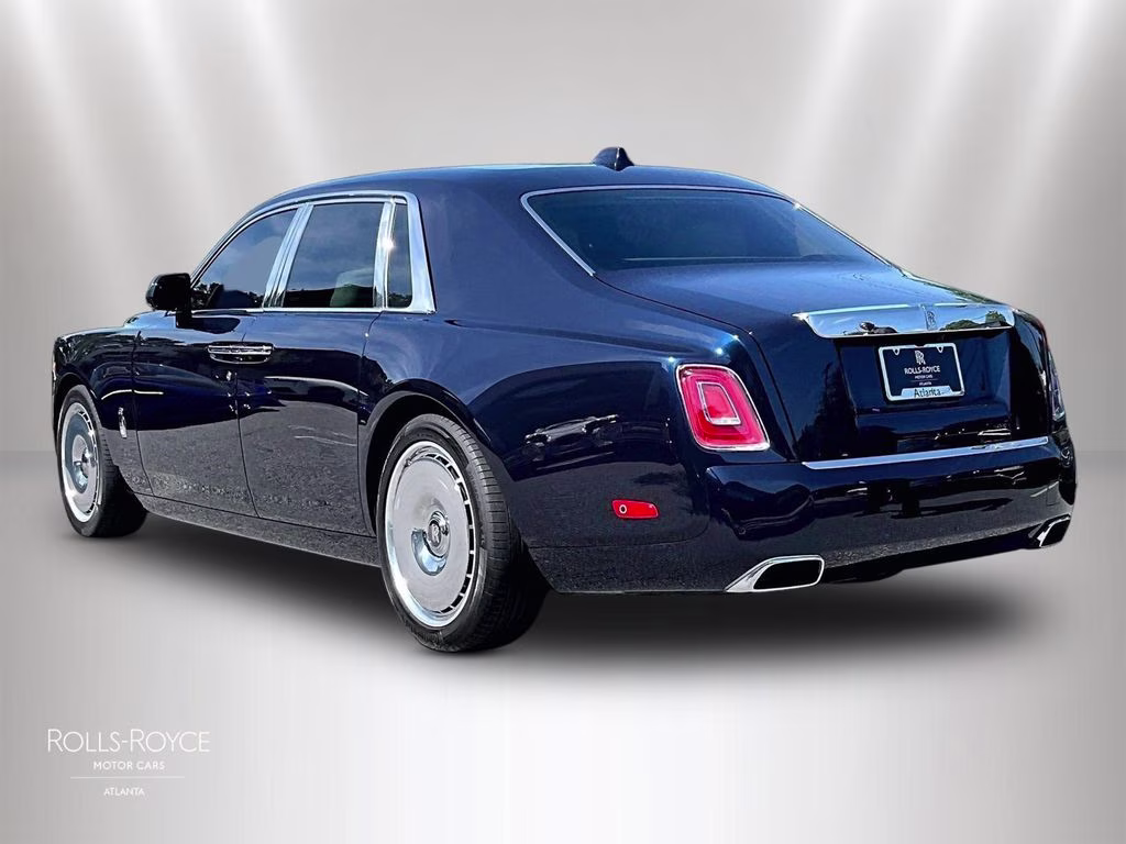 mph009_4256863032_sca13he05tu233685_2026_rolls_royce_phantom_midnight_sapphire_10_113105_83ed006025