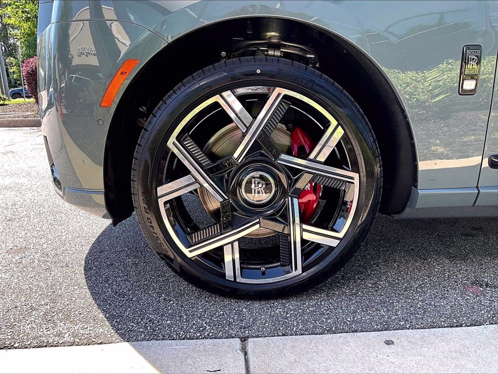 mph010_1117967721_sla33ha01vu236374_2027_rolls_royce_black_badge_cullinan_monteverde_11_111286_4a293b7195