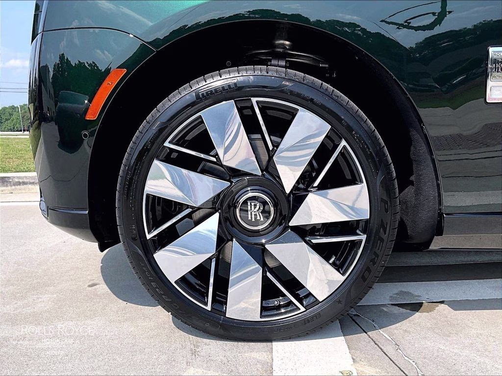 mph010_1283909714_sla23ha08vu236920_2027_rolls_royce_cullinan_dark_emerald_11_111982_74e1726983