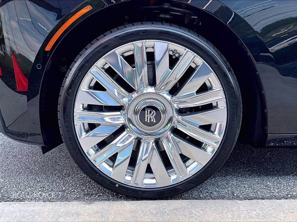 mph010_1359482496_sca23gz07vu236535_2027_rolls_royce_ghost_black_diamond_11_112746_37a564d3b9