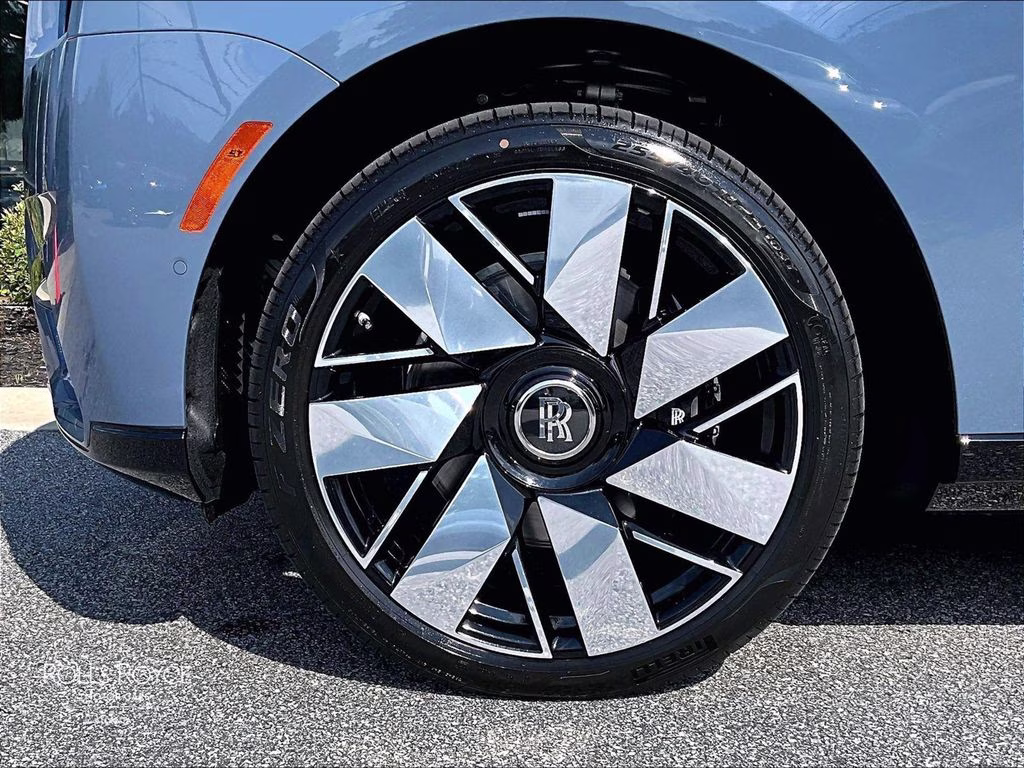 mph010_1510072356_sla23ha03vu236825_2027_rolls_royce_cullinan_wittering_blue_11_112055_c7f9e8f78d