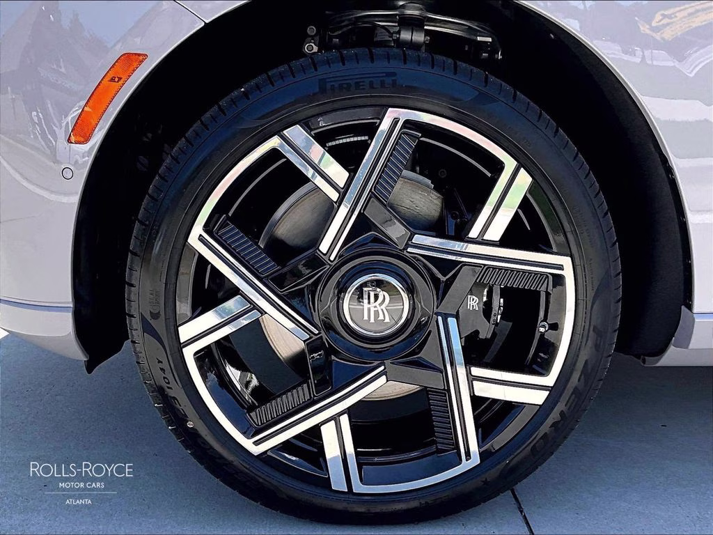 mph010_1613788708_sla33ha02vu236755_2027_rolls_royce_black_badge_cullinan_tempest_grey_11_111513_9f564c9bff