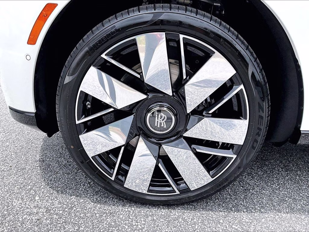 mph010_1702511179_sla23ha01vu237066_2027_rolls_royce_cullinan_english_white_11_112726_e455347a0b