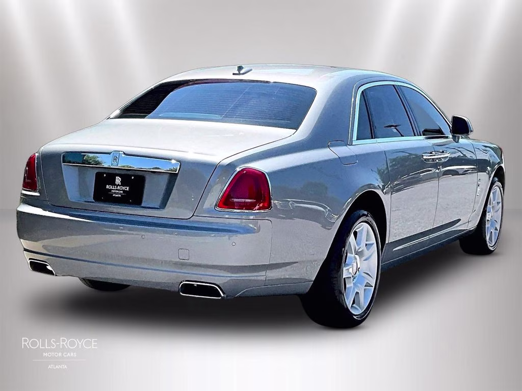 mph010_1867741912_sca664s5xgux53733_2016_rolls_royce_ghost_stone_grey_11_113230_56551e2423
